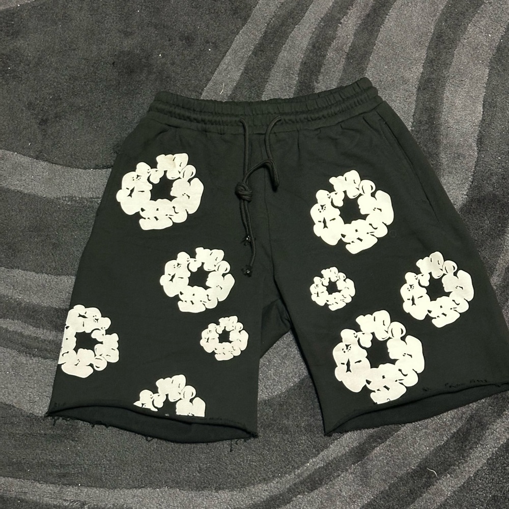 SOLD!!! men’s Large Denim Tears Shorts